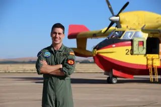 Capitán Conde, piloto del Grupo 43, en la Base Aérea de Matacán | Andrea Mateos