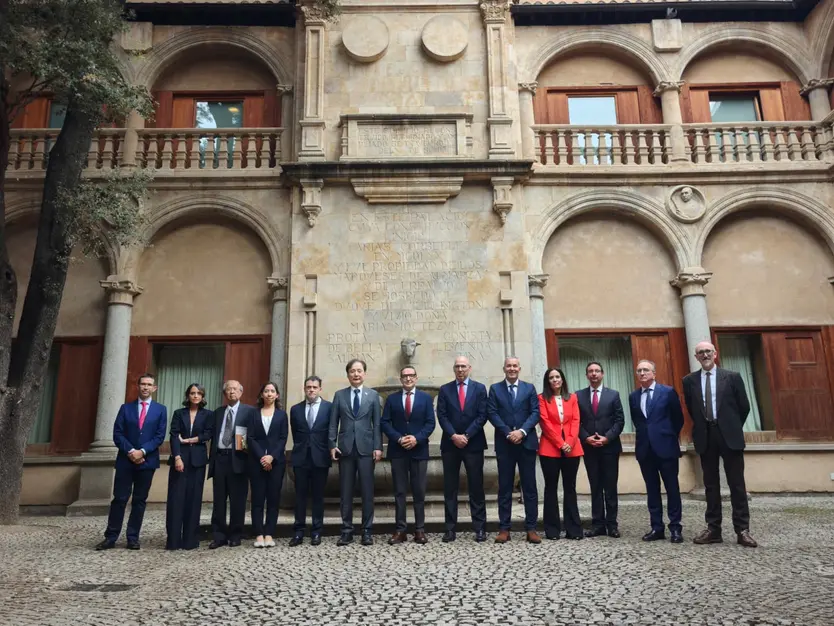 El Rector De La Universidad De Salamanca, Juan Manuel Corchado Rodríguez, Y El Embajador De Japón En España, Hiroshi Yamauchi, Presentan Las Jornadas La V Centenario Escuela De Salamanca Y Japón1