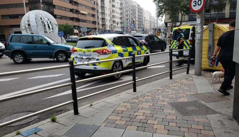 Accidente coche y moto en la glorieta uds (3)