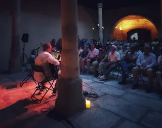A la luz de las velas
