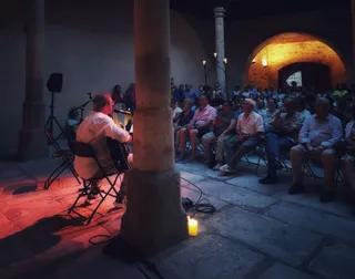 A la luz de las velas