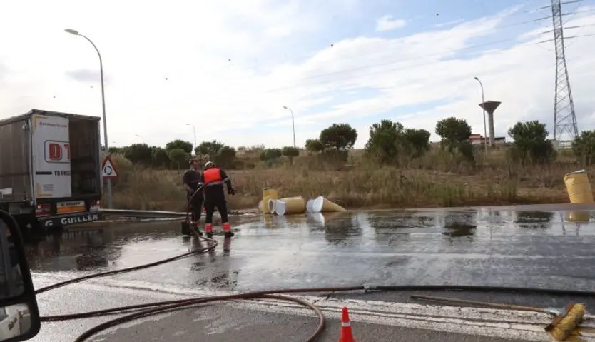Los Bomberos de Salamanca han retirado la miel de la carretera