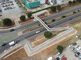 Nueva pasarela peatonal sobre la A-20 