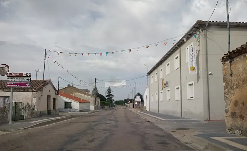 Travesía De Sieteiglesias De Tormes En La Sa 114. Foto, Upl.