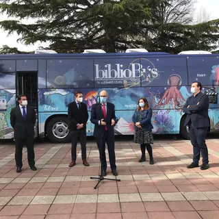 Presentación del nuevo Bibliobús en Pelabravo