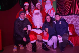 Papá Noel visita a los más pequeños de El Encinar. Foto: Juanes