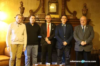 Podemos se reúne con el rector