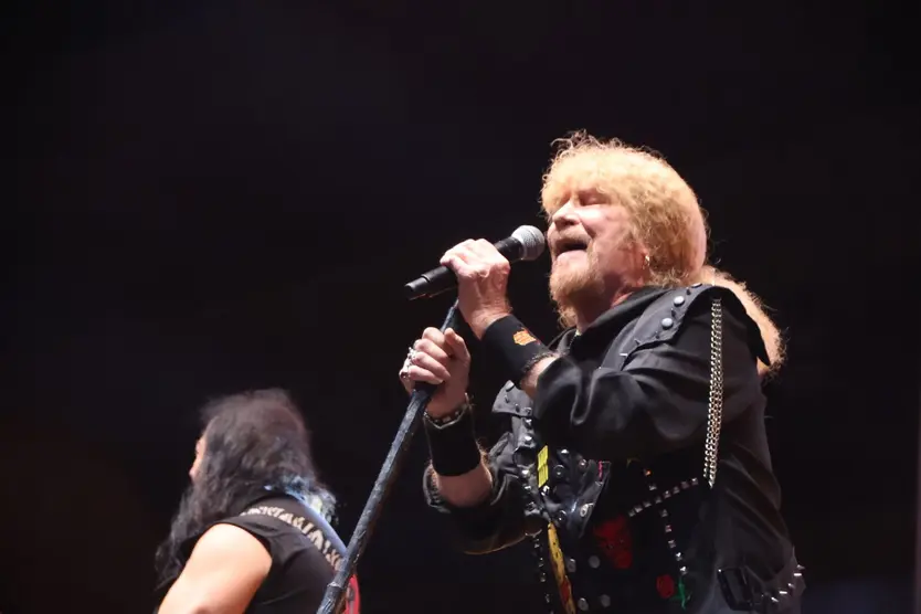 Medina Azahara hace vibrar a la Plaza Mayor de Salamanca con su eterno y emblemático rock