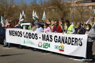 Manifestación de los ganaderos contra el estatus del lobo
