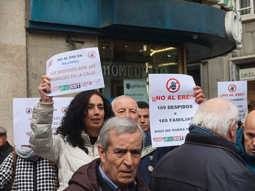 Posibles trabajadores afectados por el ERE de Majorel se manifiestan en Salamanca