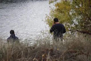 La Policía busca al sospechoso en el río