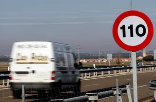 Señal de límite de 110 km/h | Rubén Cacho / ICAL-