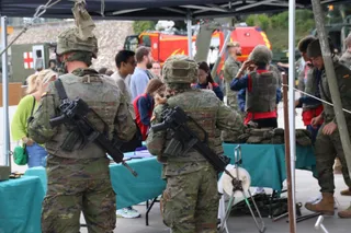 Día de las fuerzas armadas en el Tormes. Fotos Andrea M.