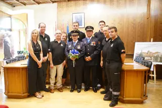 Juan de Sales Hernández y Mayte Flores hacen historia en Protección Civil de Alba de Tormes con su boda civil