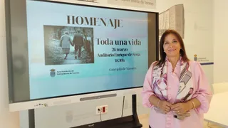 La concejala de Mayores, Mari Cruz Gacho en la presentación de la gala “Toda una vida” | Ayuntamiento de Santa Marta de Tormes
