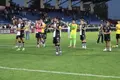Los jugadores de Unionistas saludan a los aficionados tras la derrota ante el Lugo.