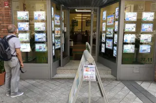Anuncios de venta y alquiler de viviendas en una inmobiliaria. ICAL
