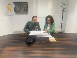 La Guardia Civil y el Colegio Oficial de Farmacéuticos de Salamanca firman un protocolo