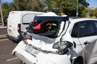 Un camión y dos turismos protagonizan un accidente múltiple en el Puente Juan Carlos I