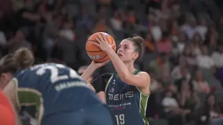 (82-57) Valencia Basket supera a Avenida tras el descanso