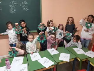 Un taller de adornos de acebos para niños en Terradillos (5)