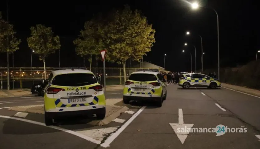 Policía Local y Nacional en el campo de fútbol del Zurguén