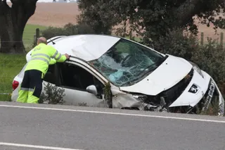 Uno de los turismos quedó totalmente destrozado