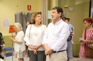 Alfonso Fernández Mañueco votando