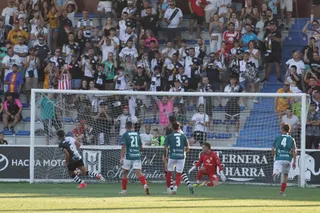 Iván Moreno marca su penalti en el amistoso ante el Zamora | FOTO JUANES