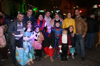 El barrio del Oeste continúa el carnaval a ritmo de charanga y batucada (11)