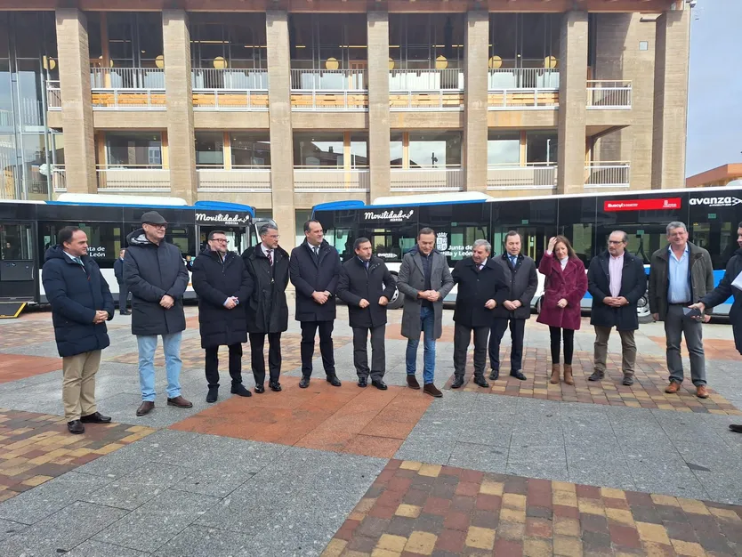 Presentación nuevos autobuses Avanza en Carbajosa2