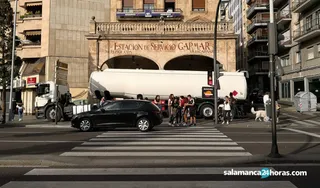 Camión gasolinera puerta de Zamora