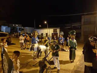 Desfile de carrozas en Aldeadávila