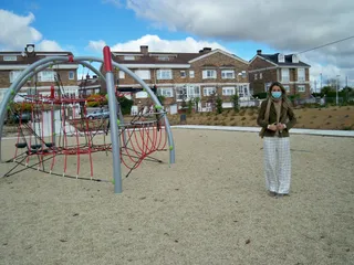 La concejala Marta Labrador, en el nuevo parque infantil