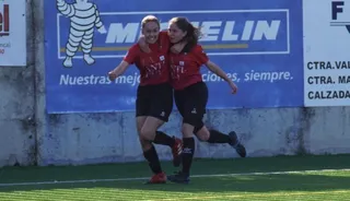 Lama y Luna celebran un gol ante San Miguel en el duelo de la pasada campaña | FOTO SALAMANCA24HORAS.COM