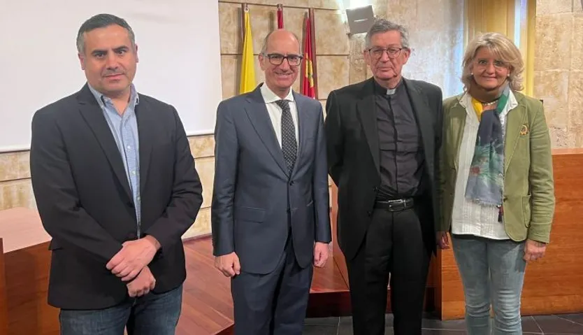 Firma del convenio entre la Diputación de Salamanca y la UPSA