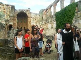 La magia del teatro revive la historia medieval del Monasterio de Santa María de Moreruela