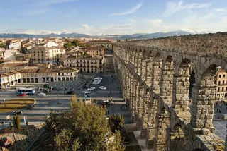 Junta y Ayuntamiento colaboran para mejorar la gestión coordinada del parque de viviendas de alquiler social