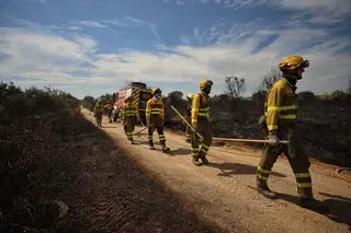 Así ha sido la actución de los Servicios de Extinción para sofocar el incendio en Castillejo de Martín Viejo | Vicente | ICAL