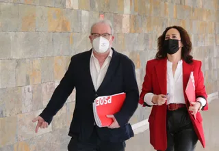 El coordinador del área de Economía, Hacienda, Empleo e Industria del Grupo Socialista en las Cortes José Francisco Martín; y la portavoz de Economía en las Cortes, Rosa Rubio. | FOTO: ICAL