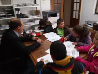 Los alumnos del CRA El Altozano visitan al alcalde de la villa
