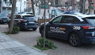 Despliegue policial en la calle Alfarero con un detenido, viernes, 23 de febrero. Fotos S24H
