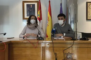 Los concejales Pilar García y Francisco Diaz en la presentación de la programación de Navidad