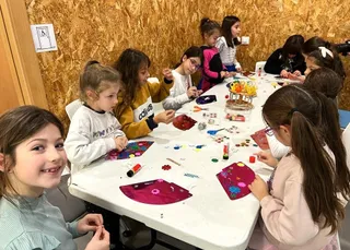 Niños participando en una de las actividades ofertadas
