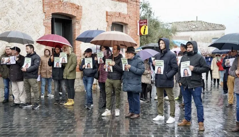Concentración por la muerte de Esther López en Traspinedo (Valladolid). ICAL