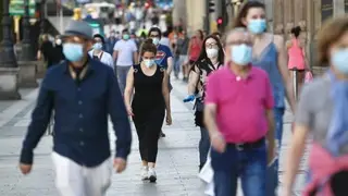 Gente con mascarilla