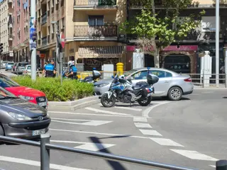 Colisión entre un turismo y una motocicleta en la avenida de Portugal | S24H