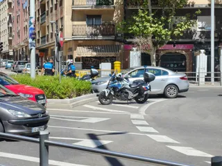 Colisión entre un turismo y una motocicleta en la avenida de Portugal | S24H