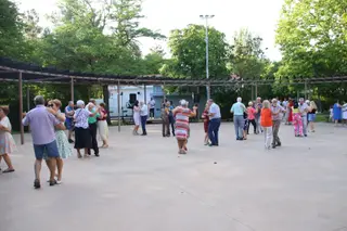 Bailes de Verano para mayores regresan el 14 de junio