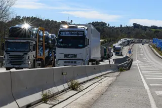 Archivo - La UE adopta las nuevas reglas para reducir un 90% las emisiones de camiones y autobuses para 2040. - Glòria Sánchez - Europa Press - Archivo